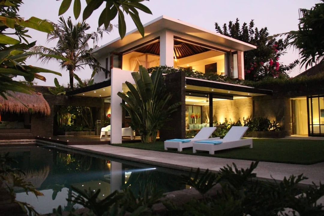 Best Deal Luxury Villa For Sale Located In The Border of Umalas And Berawa Canggu